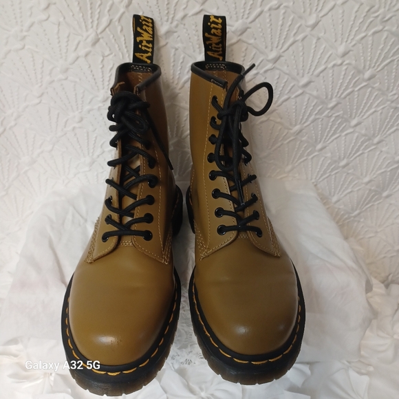 Dr. Martens Women SZ 8 Black and Brown Boots look at the photos there are detail - Picture 5 of 15